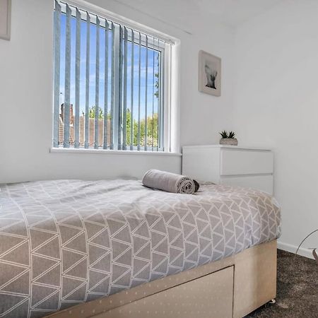 Stylish 3Br Home - Beautiful Garden - Parking 西布罗姆维奇 外观 照片