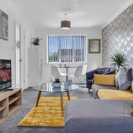 Stylish 3Br Home - Beautiful Garden - Parking 西布罗姆维奇 外观 照片
