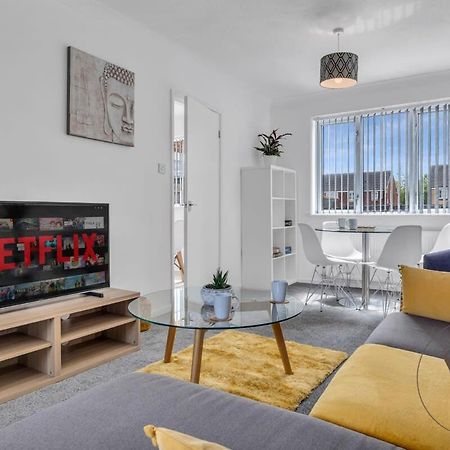 Stylish 3Br Home - Beautiful Garden - Parking 西布罗姆维奇 外观 照片