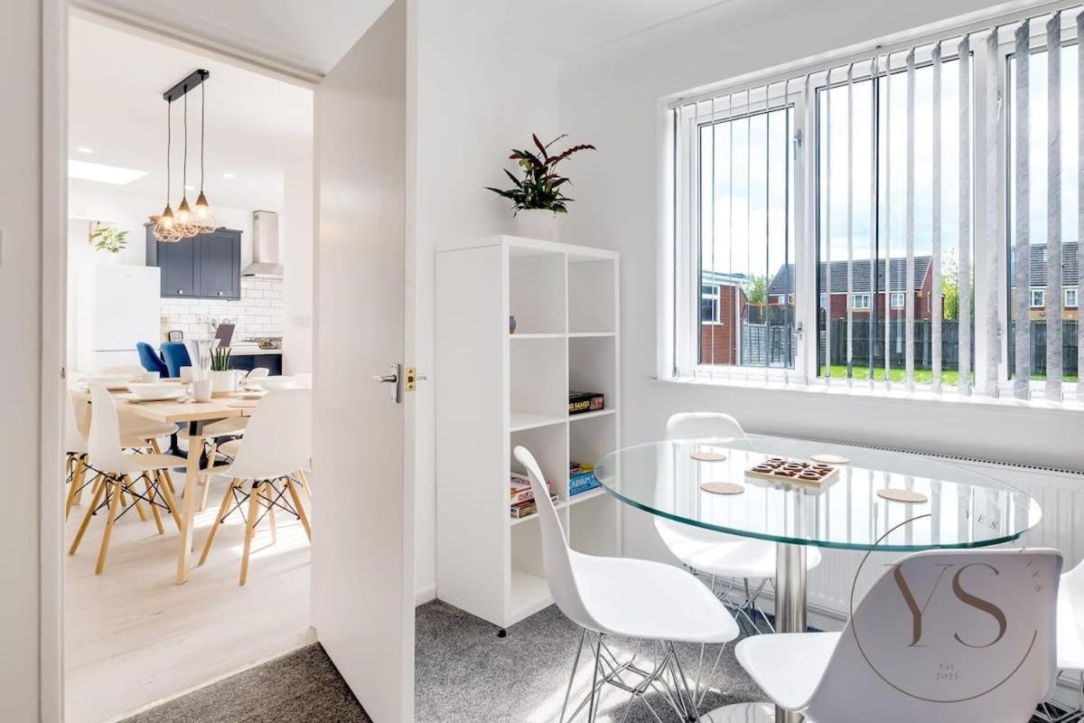 Stylish 3Br Home - Beautiful Garden - Parking 西布罗姆维奇 外观 照片