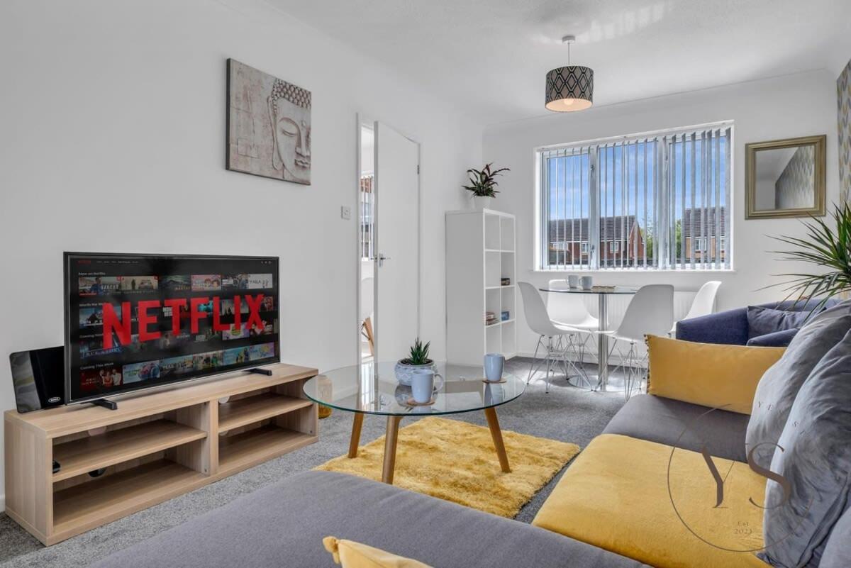 Stylish 3Br Home - Beautiful Garden - Parking 西布罗姆维奇 外观 照片