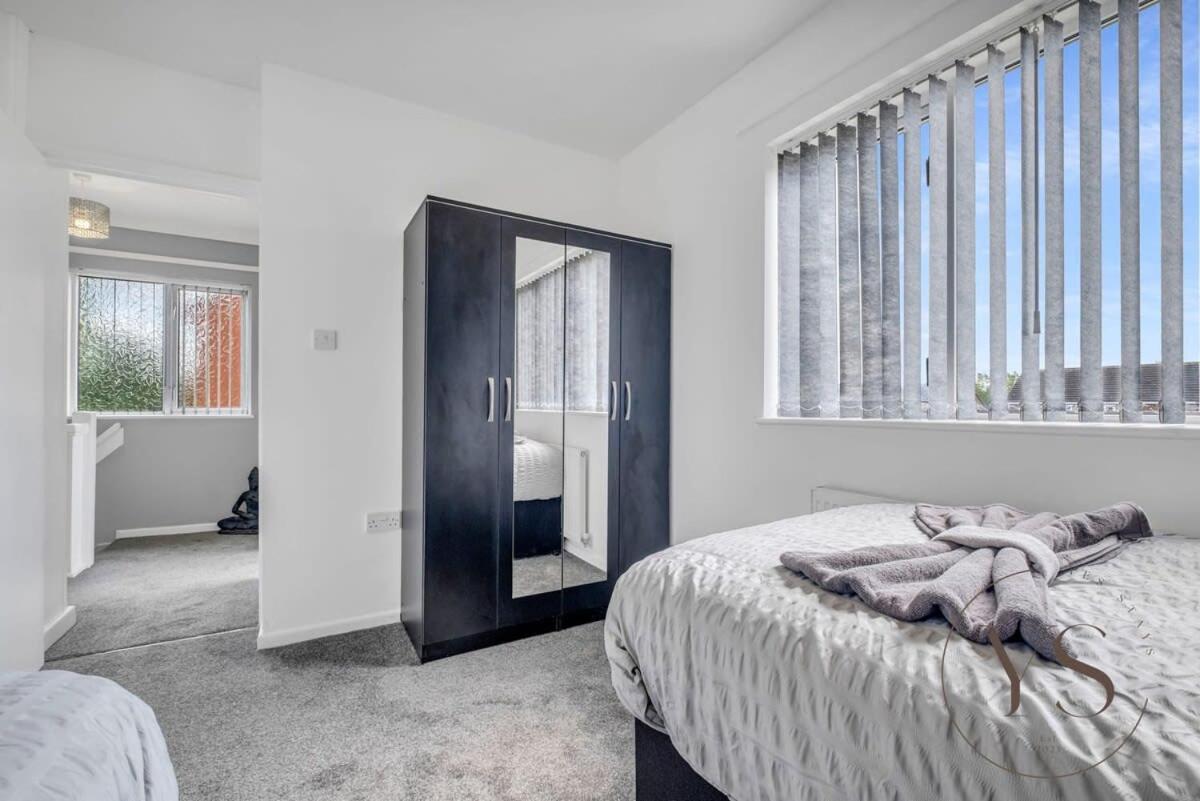 Stylish 3Br Home - Beautiful Garden - Parking 西布罗姆维奇 外观 照片