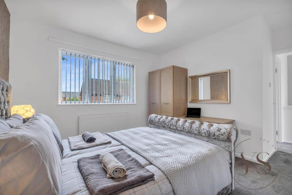 Stylish 3Br Home - Beautiful Garden - Parking 西布罗姆维奇 外观 照片