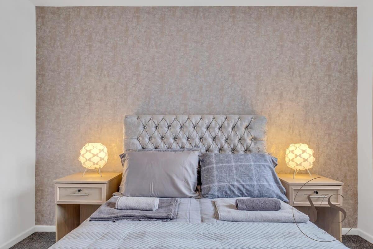 Stylish 3Br Home - Beautiful Garden - Parking 西布罗姆维奇 外观 照片