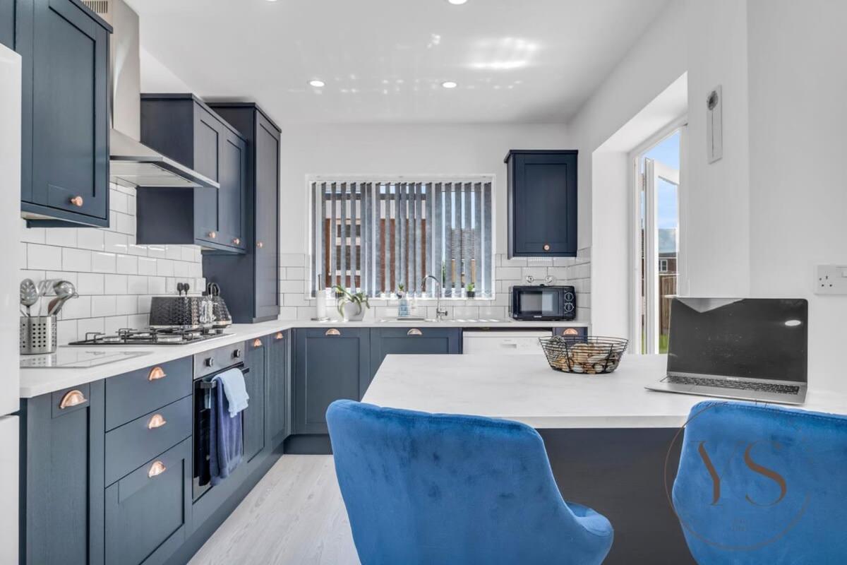 Stylish 3Br Home - Beautiful Garden - Parking 西布罗姆维奇 外观 照片